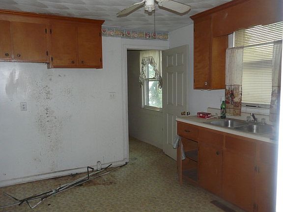 4th image of 216 Wilson St