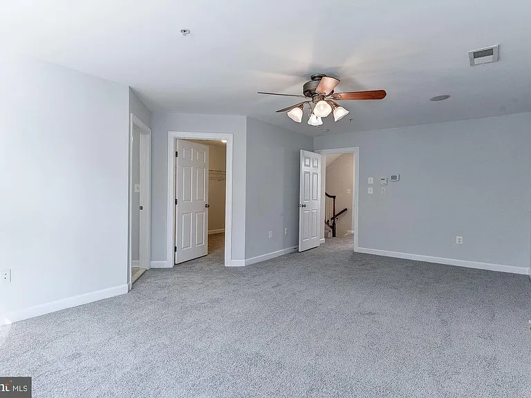 7576 Maidenhead Dr — Photo 26