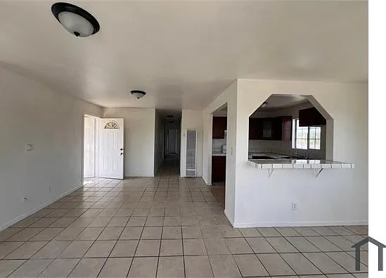4 bed, 1412 sqft, $4,067 — Photo 2