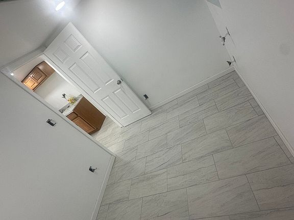 2nd image of 2673 Bainbridge Ave #1
