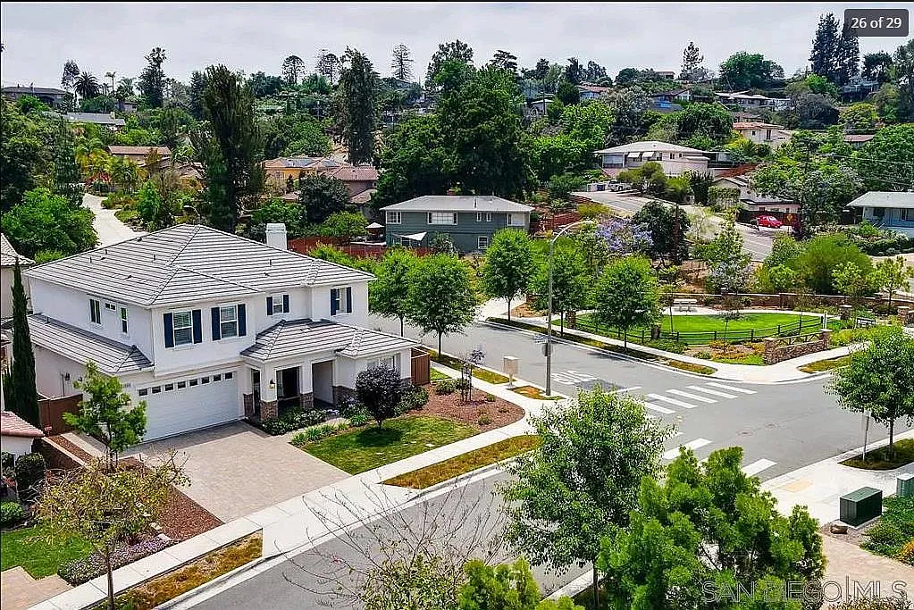 5 bed, 3290 sqft, $8,000 — Photo 3