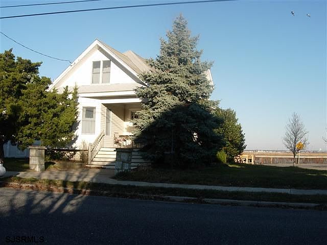 2nd image of 1300 Pleasure Ave