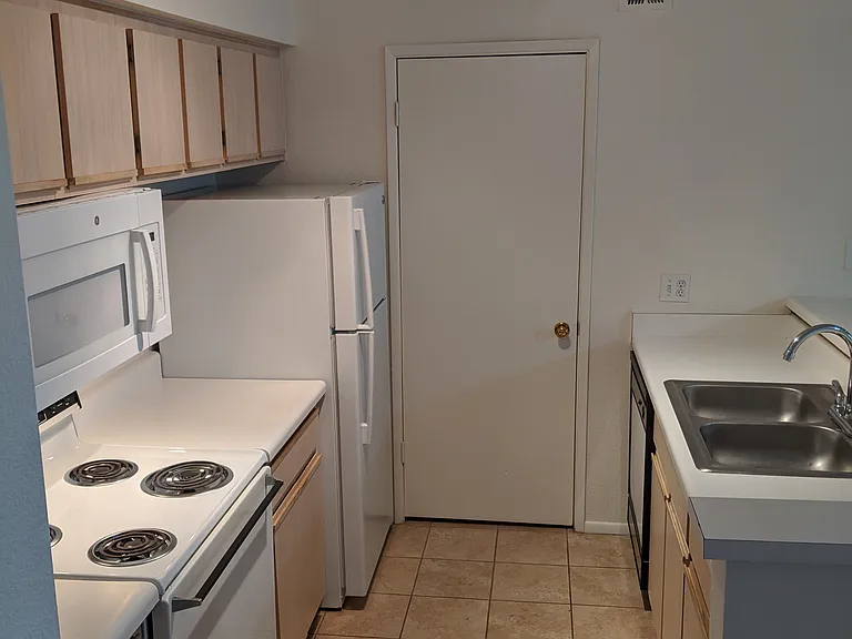 Forest Meadows Apartments — Photo 40