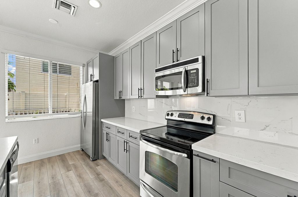 712 SE 2nd Street, photo 5