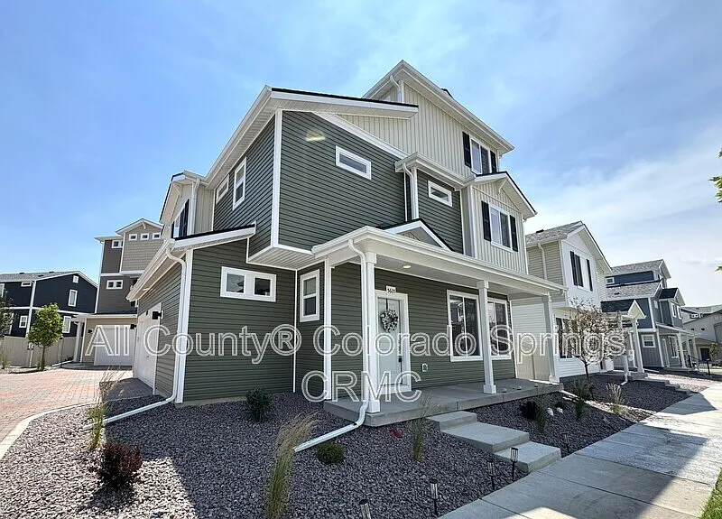 3 bed, 2.5 bath, 2026 sqft, $2,595 — Photo 1