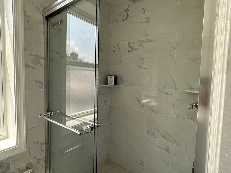 124 Lombard St #2R — Photo 8