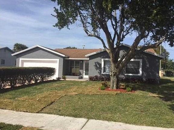 3rd image of 301 NW 19th Ct
