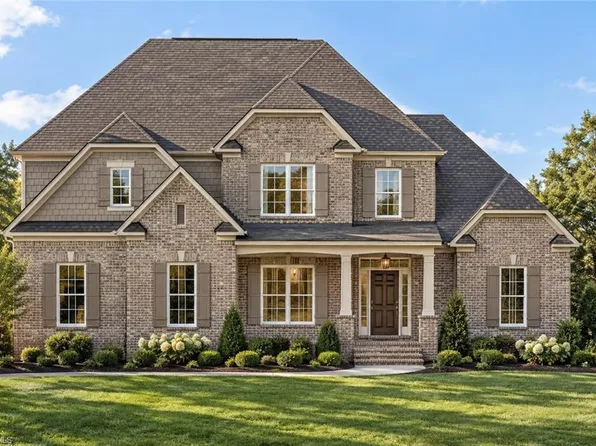 8207 Pyramid Dr, Summerfield, NC 27358