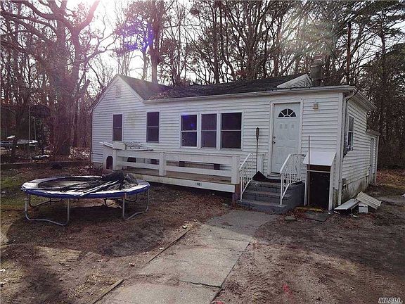 3rd image of 37 Oak Ave