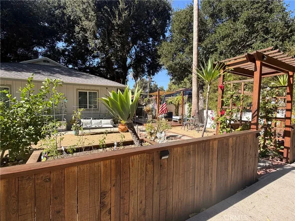21209 Dumetz Rd, Woodland Hills, CA 91364