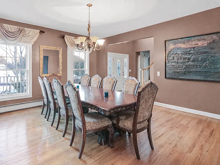4 McNamara Dr — Photo 11