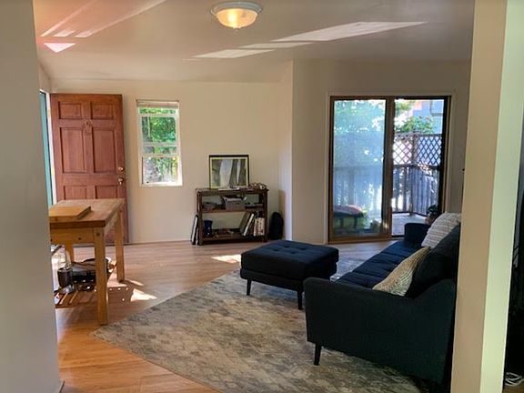 4th image of 1517 De La Vina St #C