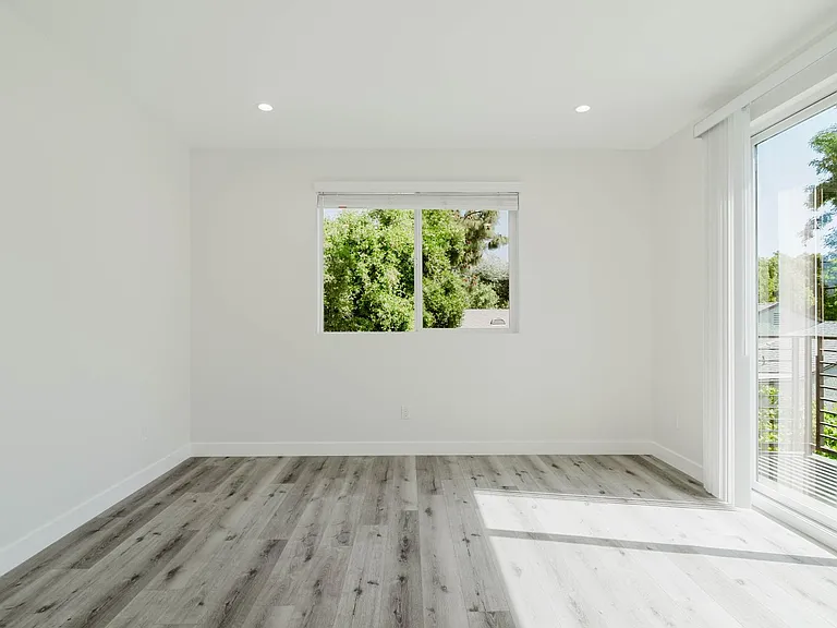 8107 Lemona Ave — Photo 12