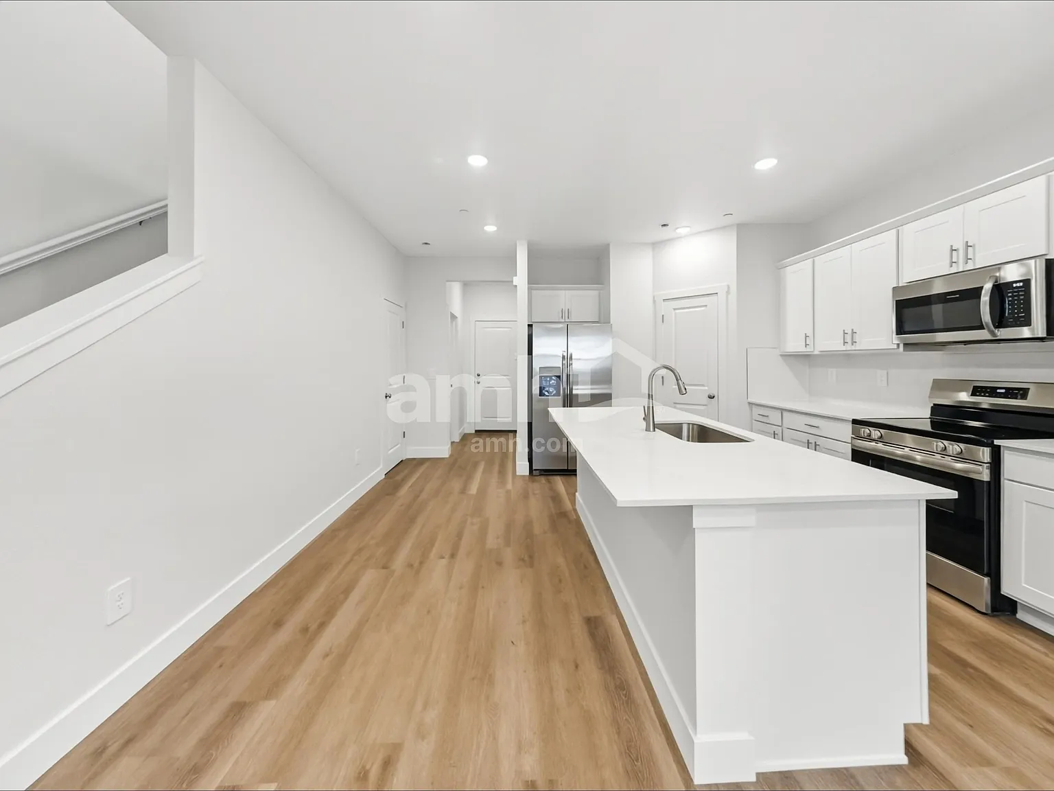 3 bed, 2.5 bath, 1706 sqft, $2,640 — Photo 4