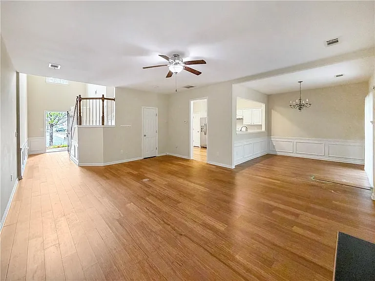 2380 Fairlie Dr — Photo 5