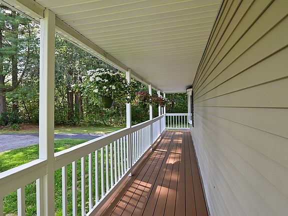 3rd image of 20 Hemlock Rd