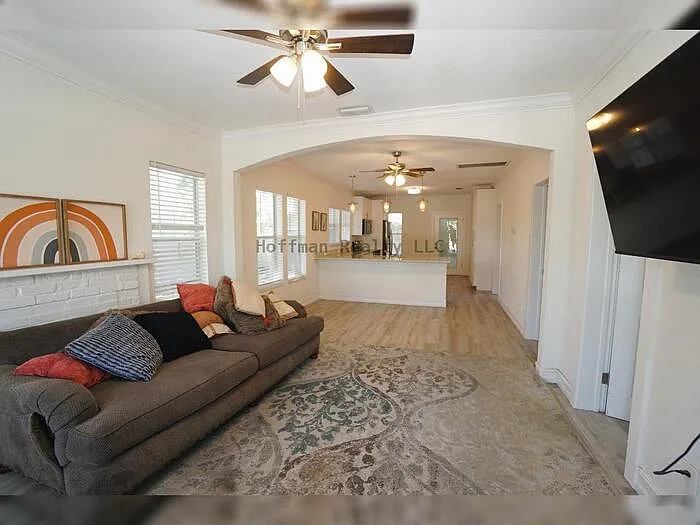 2511 W Fig St — Photo 3
