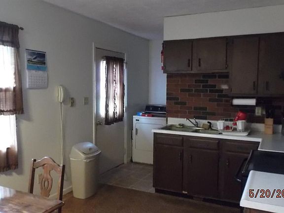 3rd image of 34 Carnation Ct