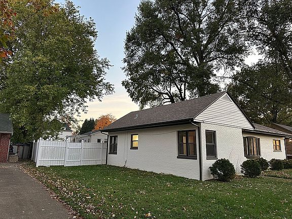 2nd image of 824 Cottage Dr