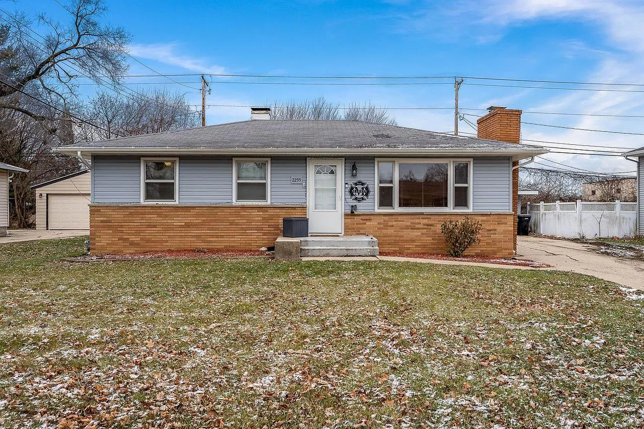 2255 Robinson Drive photo 1