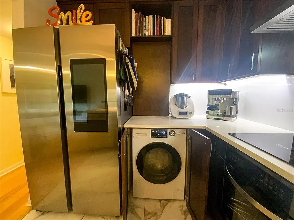 2 bed, 2.0 bath, 979 sqft, $1,850 — Photo 4