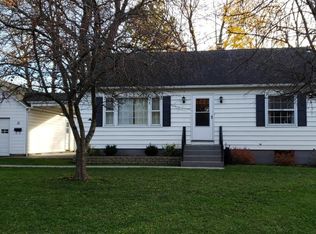 13 Riverledge Rd, Hudson, NY 12534