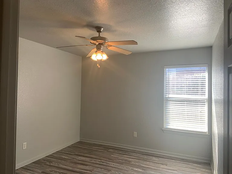 4707 John David Dr — Photo 8