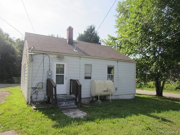 3rd image of 2400 Gordon Ln