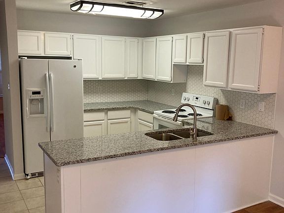 3rd image of 2623 Hitchcock Dr