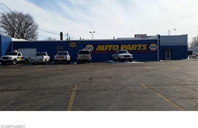 2nd image of 2325 Broadway