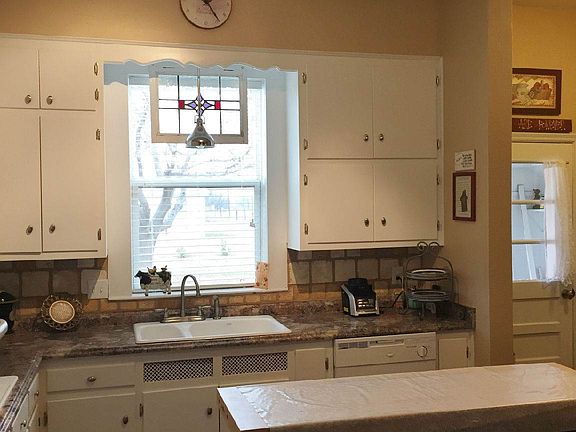 CHARMING REMODELED KITCHEN
