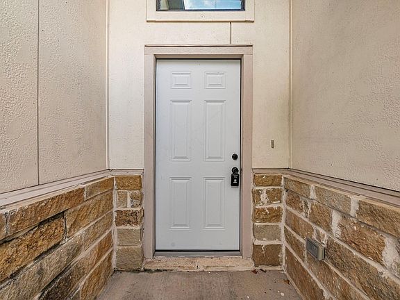 4th image of 6838 Foster St