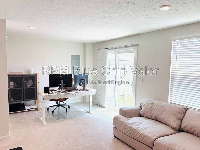 14 Wentworth Ln — Photo 16
