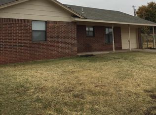 2304 S 30th St, Chickasha, OK 73018