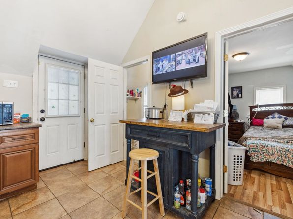 manchester-new-hampshire-95345048 picture