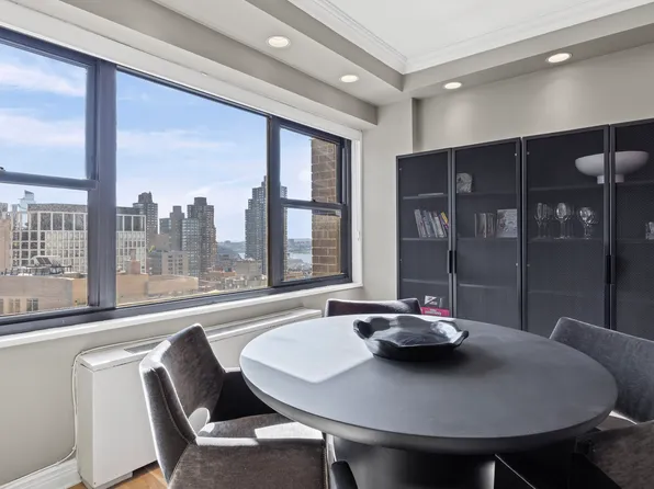 20 West 64th Street image 3 of 17