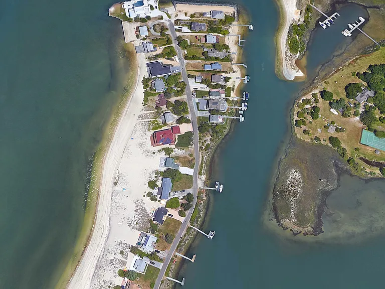 21 E Beach Dr — Photo 3