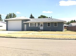 1345 Tuxedo Rd, Minot, ND 58703