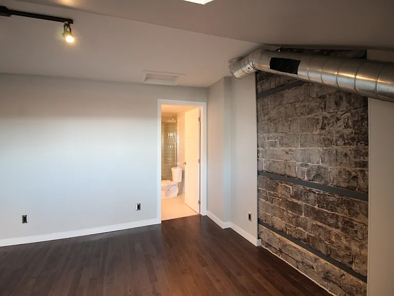 183 Princess St — Photo 17