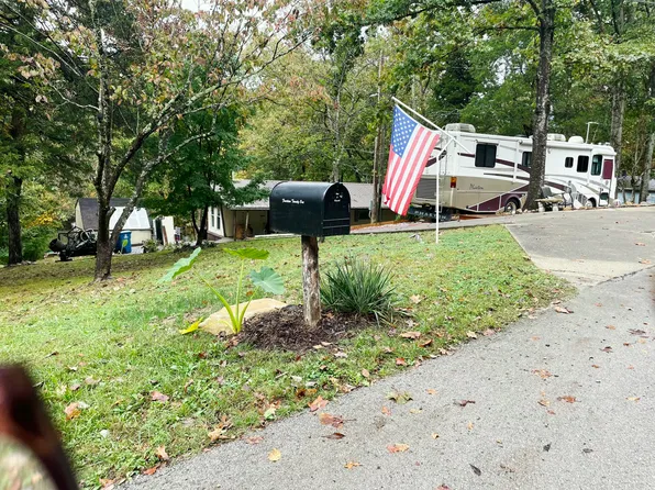1421 Beaver Lake Rd, Lawrenceburg, KY 40342