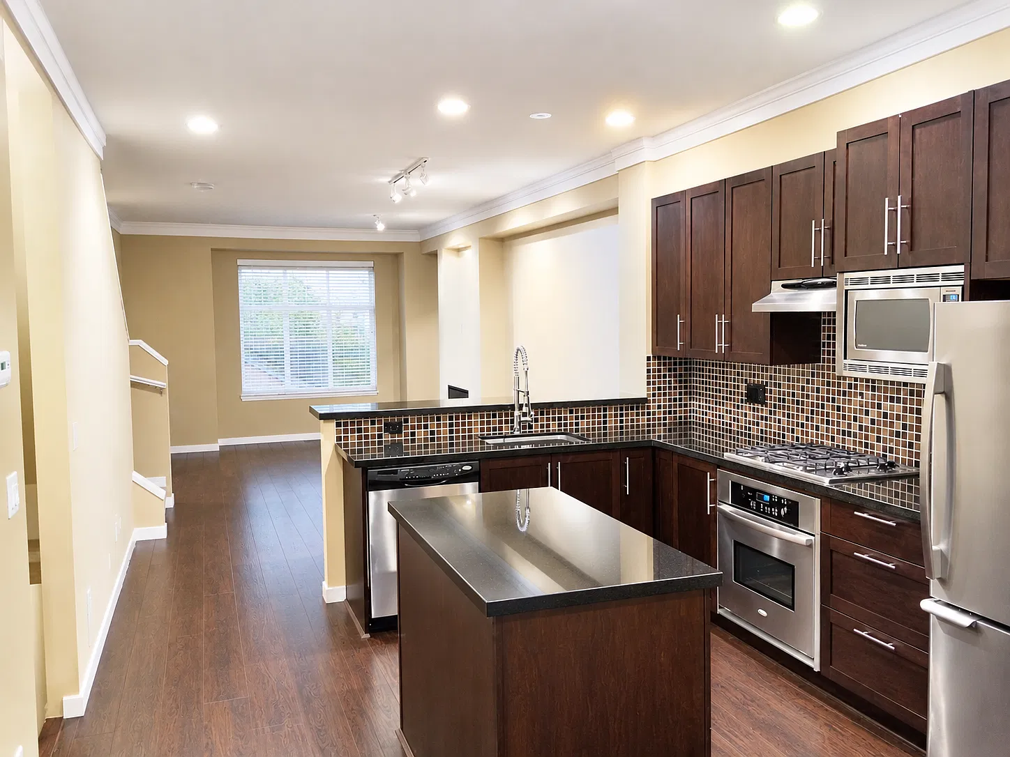 3 bed, 2.5 bath, 1475 sqft, $2,950 — Photo 2