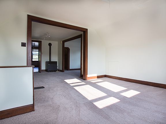 5th image of 1667 Victoria Ave Suite 3