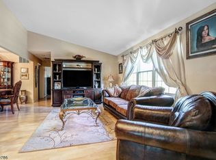 18 Falls Bridge Dr #160, Totowa, NJ 07512