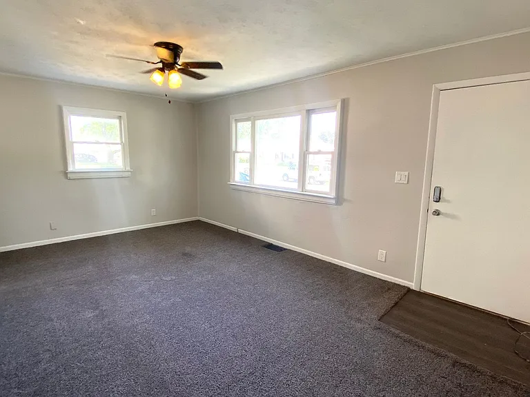 903 W Purtscher Dr — Photo 2