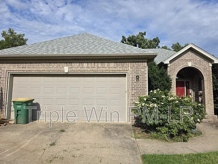 1901 Hidden Creek Dr — Photo 1