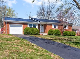 612 Holiday Park Dr, Hopkinsville, KY 42240