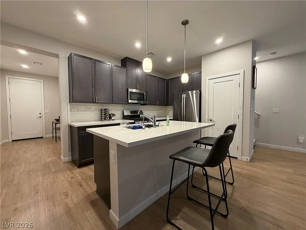 2 bed, 2.5 bath, 1607 sqft, $2,400 — Photo 2