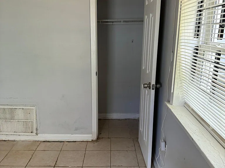 668 Charlotte Pl NW #B — Photo 8