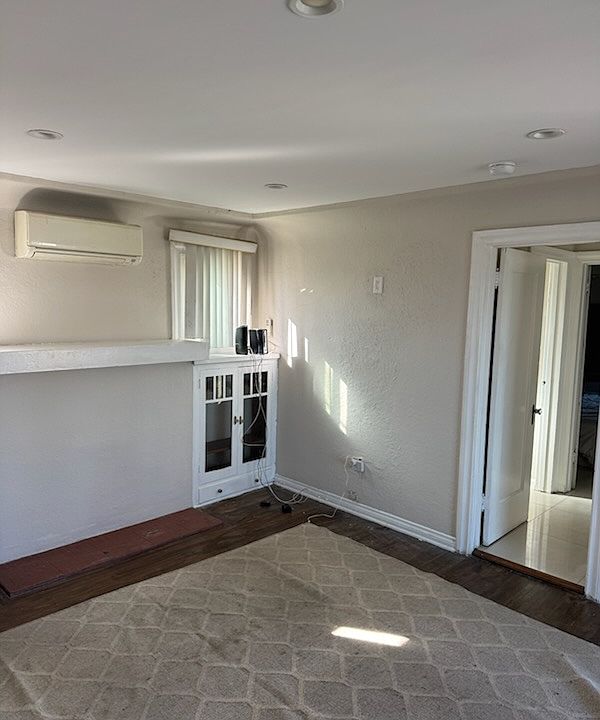 1st image of 1132 W 101st St