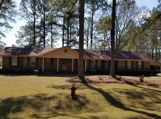 1247 Lakeview Dr, Blackshear, GA 31516